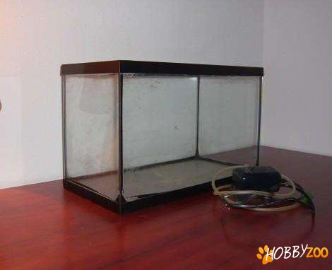 Acvariu cu rama de metal